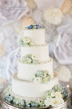 Cake by Alice Chow Cakes, Photo by Taylor Square Photography